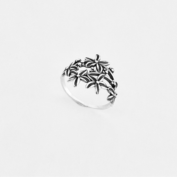 Sterling Silver bouquet of Lilies Ring, Flower Rings, Lily Flowers, Floral Ring - Picture 5 of 12
